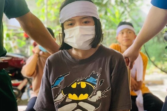 Bố qua đời, nữ sinh nén nỗi đau dự kỳ thi THPT