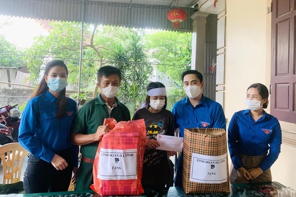 Bố qua đời, nữ sinh nén nỗi đau dự kỳ thi THPT-3