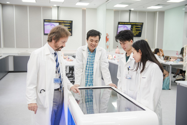 Nữ sinh chuyên Văn trúng học bổng ‘khủng’ ngành Cử nhân Điều dưỡng của VinUni-2