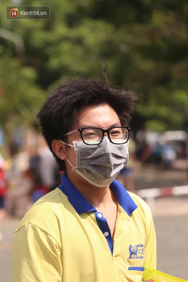 Thí sinh ngỡ ngàng, bật ngửa, khóc nức nở khi đề thi môn Văn THPT Quốc gia 2021 ra tác phẩm Sóng!-2