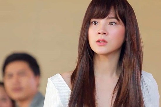 Vừa mắng tôi xối xả, thấy hàng xóm qua chơi, bố chồng gọi: 