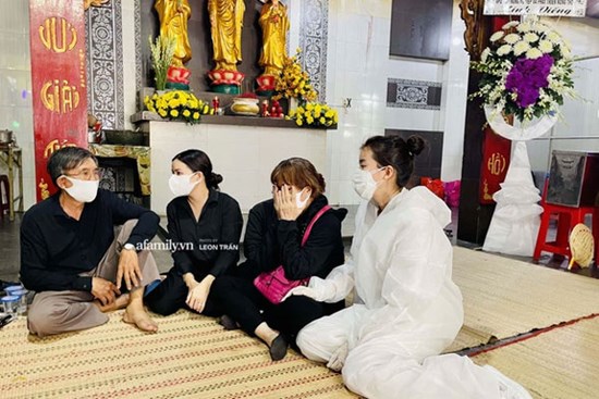 Tang lễ diễn viên Đức Long diễn ra trong hiu quạnh, Cao Thái Hà khẳng định không kêu gọi quyên góp