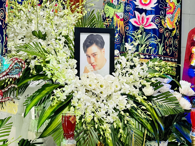 Tang lễ diễn viên Đức Long diễn ra trong hiu quạnh, Cao Thái Hà khẳng định không kêu gọi quyên góp-5