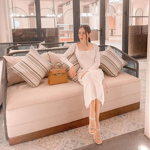 Nghe tin cách ly, nữ đại gia ở biệt thự 200 tỷ hối ship cả núi đồ hiệu đến để mặc ở ...nhà: Giàu gì dữ trời!-1