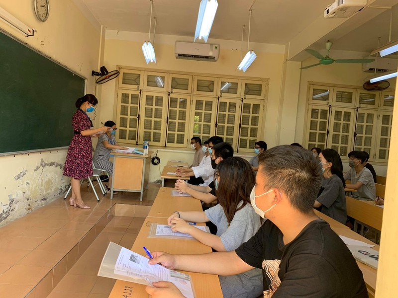 Hà Nội: 1 thí sinh bị đình chỉ do mang điện thoại vào phòng thi-1