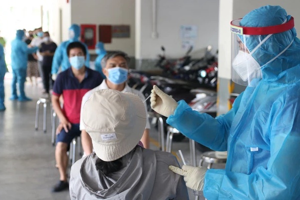 Hà Nội tiếp tục ghi nhận 2 ca Covid-19: Là công nhân trong khu công nghiệp, từng dự đám cưới, tiếp xúc nhiều người-1