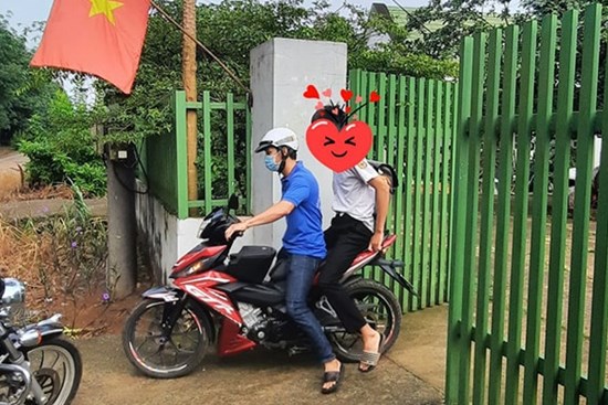 Thí sinh ngủ quên, công an phải đến tận nơi gọi dậy chở đi thi
