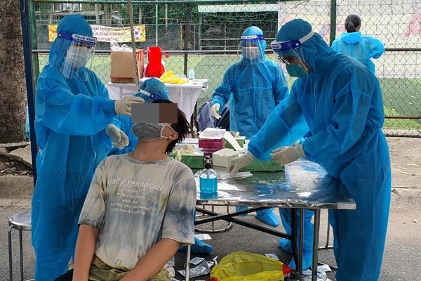 TP HCM: Test nhanh dương tính sẽ coi là F0-1