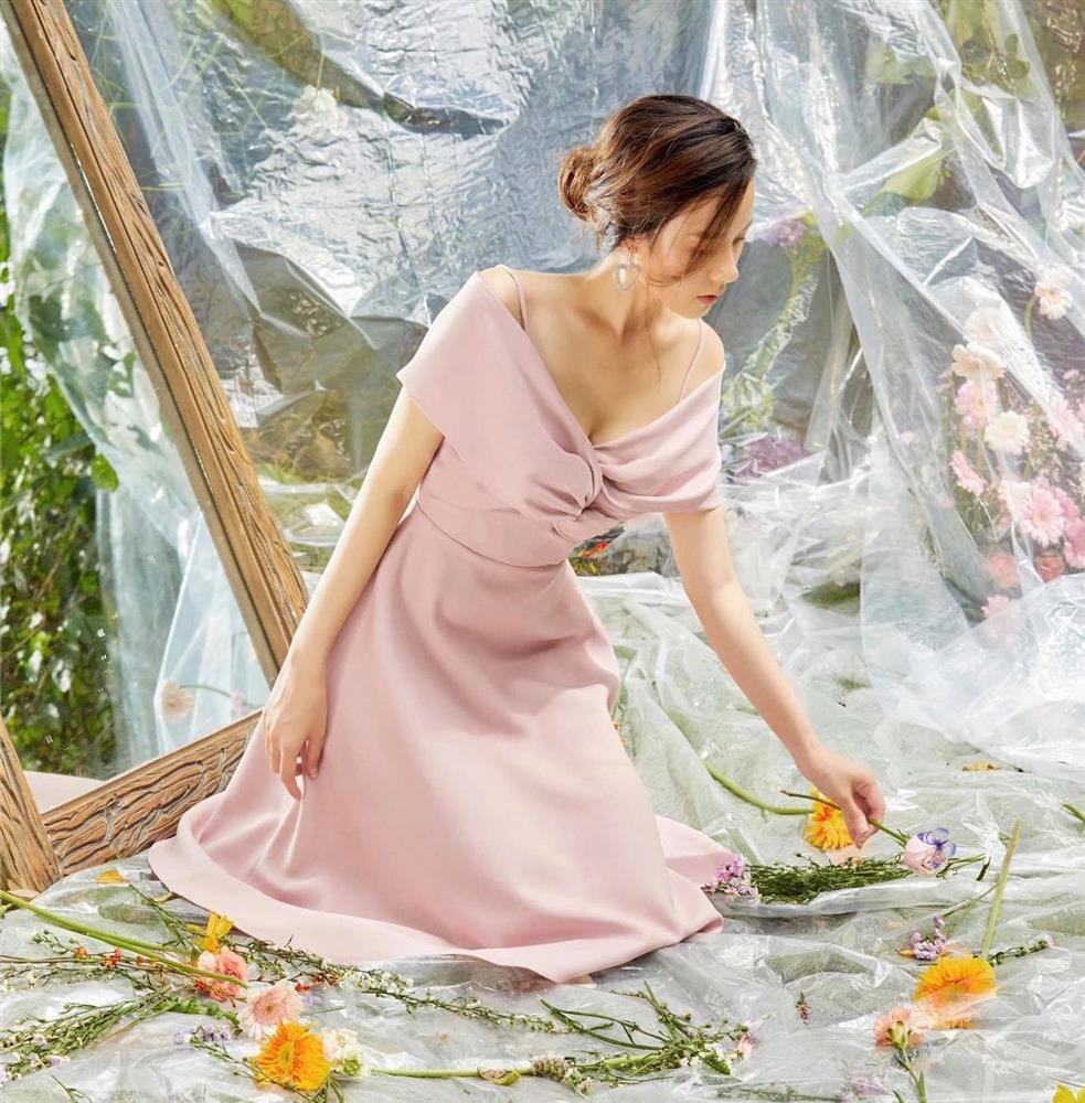 Vàng thật không sợ lửa: Midu hở bạo chứng minh vòng 1 phồn thực tự nhiên-12