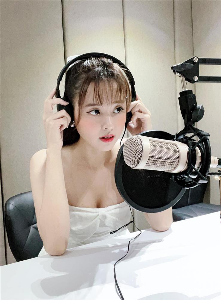 Vàng thật không sợ lửa: Midu hở bạo chứng minh vòng 1 phồn thực tự nhiên-7