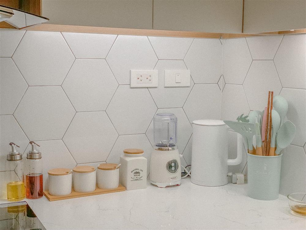 Cặp vợ chồng trẻ ở Hà Nội cải tạo căn hộ 65m² ẩm thấp, chật chội thành không gian đẹp vạn người mê với chi phí gây bất ngờ-17