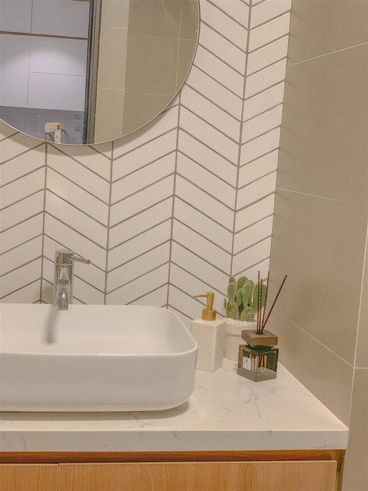 Cặp vợ chồng trẻ ở Hà Nội cải tạo căn hộ 65m² ẩm thấp, chật chội thành không gian đẹp vạn người mê với chi phí gây bất ngờ-23