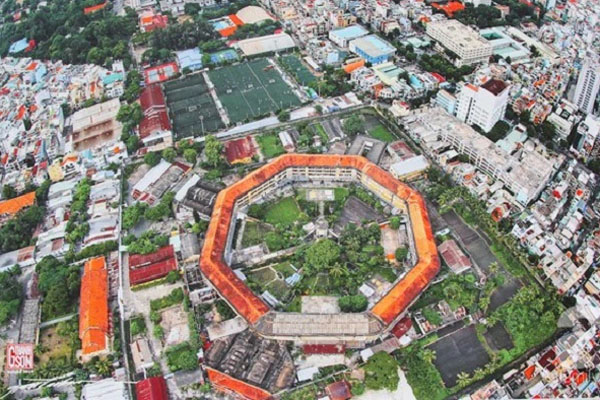 Buồn chuyện gia đình, tự đốt nhà làm cháy thêm 4 nhà hàng xóm-4