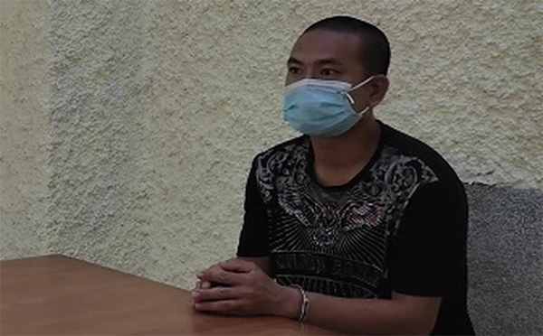 Không đeo khẩu trang vào khu cách ly tiếp tế đồ ăn, còn đấm công an xã-1