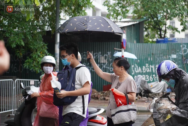 Hơn 1 triệu sĩ tử bước vào ngày thi thứ 2: Thí sinh lo lắng với tổ hợp 6 môn Lý Hoá Sinh, Sử Địa GDCD-7