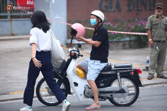 Hơn 1 triệu sĩ tử bước vào ngày thi thứ 2: Thí sinh lo lắng với tổ hợp 6 môn Lý Hoá Sinh, Sử Địa GDCD-15