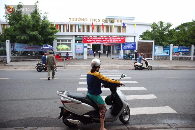 Hơn 1 triệu sĩ tử bước vào ngày thi thứ 2: Thí sinh lo lắng với tổ hợp 6 môn Lý Hoá Sinh, Sử Địa GDCD-19