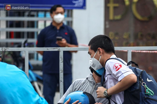 Hơn 1 triệu sĩ tử bước vào ngày thi thứ 2: Thí sinh lo lắng với tổ hợp 6 môn Lý Hoá Sinh, Sử Địa GDCD-2