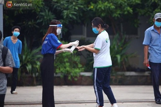 Hơn 1 triệu sĩ tử bước vào ngày thi thứ 2: Thí sinh lo lắng với tổ hợp 6 môn Lý Hoá Sinh, Sử Địa GDCD