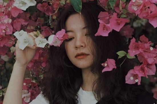 Nữ sinh thể hiện 'Chị ong nâu và em bé' phiên bản thất tình