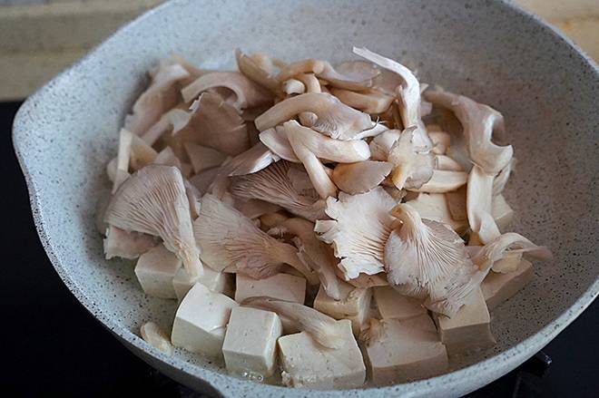 Không ngờ đậu phụ nấu với loại nấm này lại ăn thay cơm, chống ngán hiệu quả ngày nóng-4