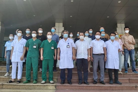 30 y bác sĩ Bệnh viện Bệnh Nhiệt đới Trung ương chi viện TP.HCM chống dịch