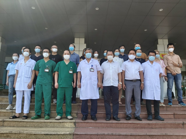 30 y bác sĩ Bệnh viện Bệnh Nhiệt đới Trung ương chi viện TP.HCM chống dịch-1
