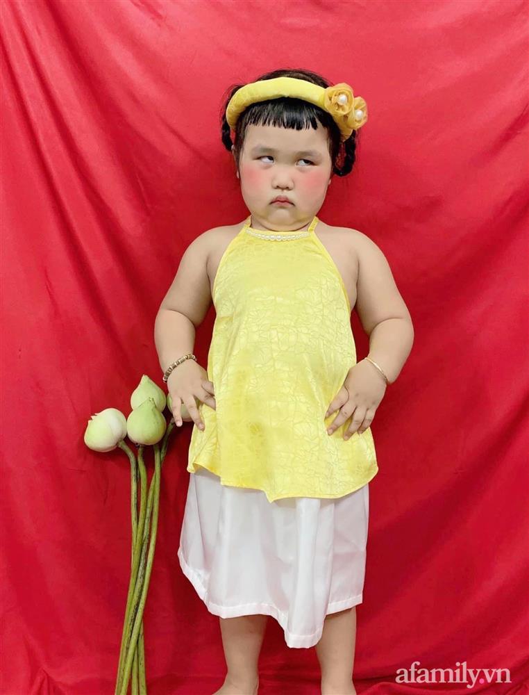 Kỳ công chuẩn bị bối cảnh cho con theo trend tự chụp ảnh sen tại nhà, bố mẹ cười xém ngất khi nhìn thành quả-2