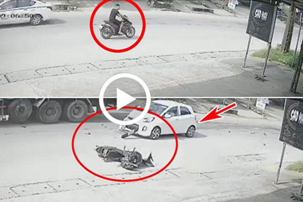 Cố vượt, xe máy mắc kẹt giữa 2 xe buýt, cả gia đình may mắn thoát chết-1