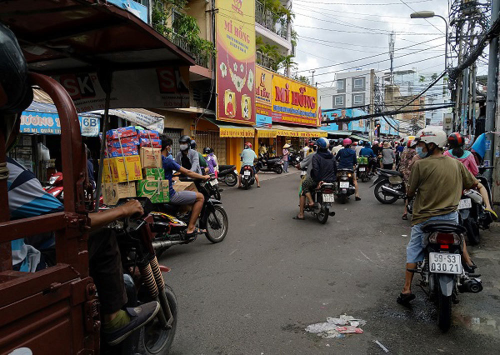 Sài Gòn trước cách ly: Rau xanh tăng dựng đứng, giá trứng lên gấp đôi-5