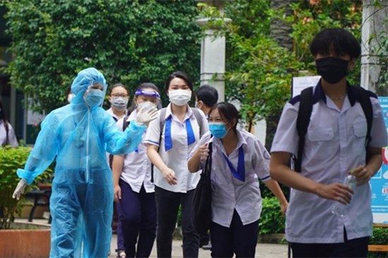 Ngày thi thứ 2, TPHCM phát hiện thêm 6 điểm thi có thí sinh là F0, F1