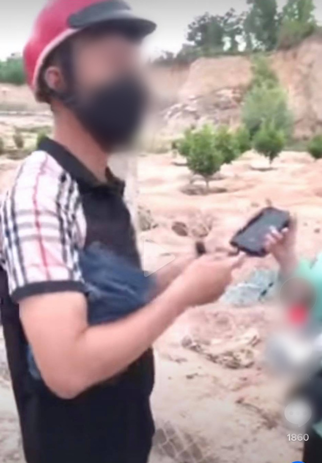 Pha đánh ghen cực gắt ngay giữa đường: Cô vợ không hề xử lý tiểu tam mà có hành động không ngờ để trị kẻ phản bội-3