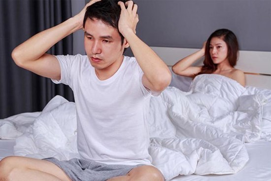 Vật vã vì chồng 