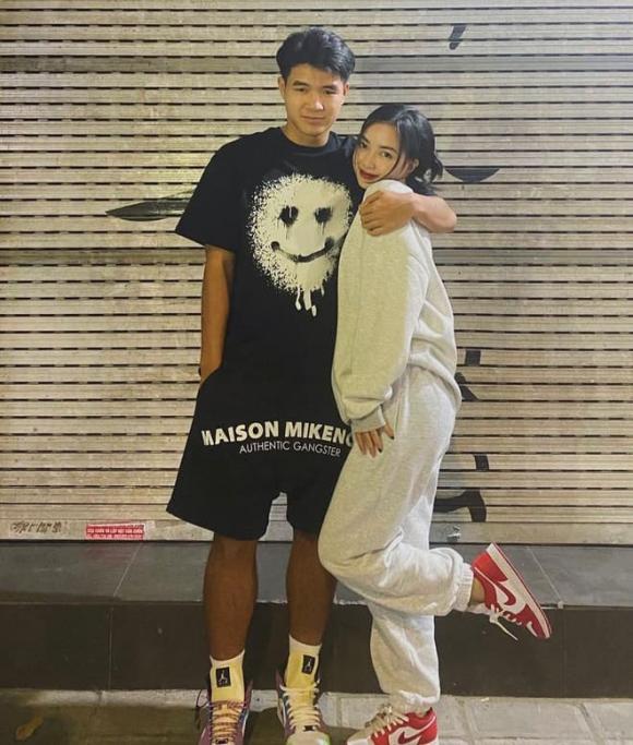 Nghi vấn Đoàn Văn Hậu đưa tình tin đồn Doãn Hải My ra mắt bạn bè?-2