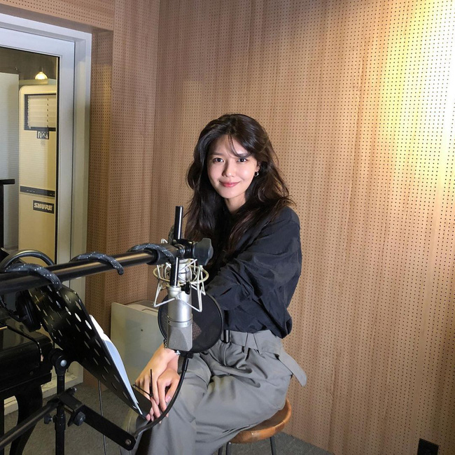 Để tóc lửng tỉa layer, mỹ nhân SNSD đã mặc những gì mà trông trẻ trung sang chảnh đến thế?-2