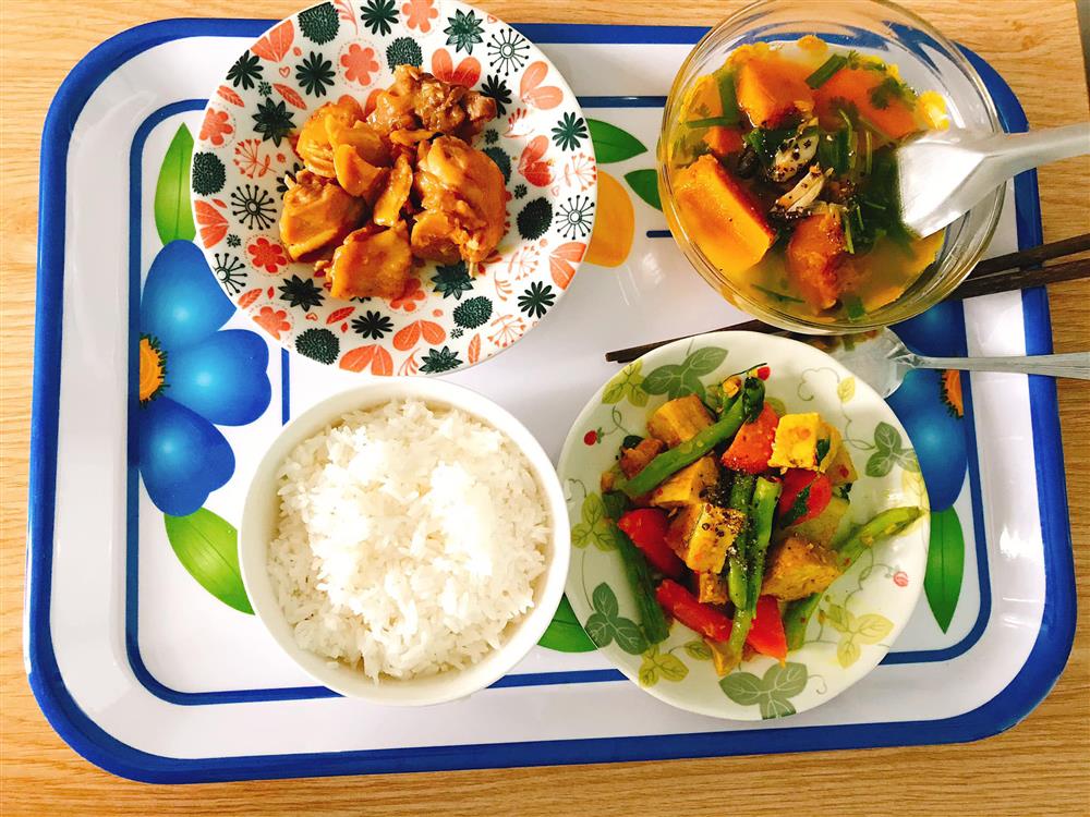 Xưa rồi thịt kho và canh rau ngót, mẹ 9x khoe cơm cữ đầy ăm ắp, tiết lộ 3 món gọi sữa về ào ào-4