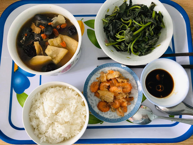 Xưa rồi thịt kho và canh rau ngót, mẹ 9x khoe cơm cữ đầy ăm ắp, tiết lộ 3 món gọi sữa về ào ào-15