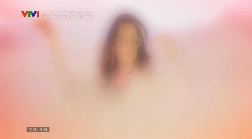 VTV1 châm biếm hotgirl đi hát, Chi Pu nhận cơn mưa cà khịa-2