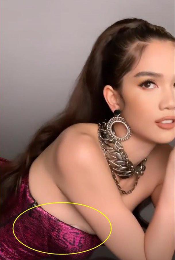 7749 lần Ngọc Trinh bị miếng dán ngực phản chủ mà không rút kinh nghiệm-9