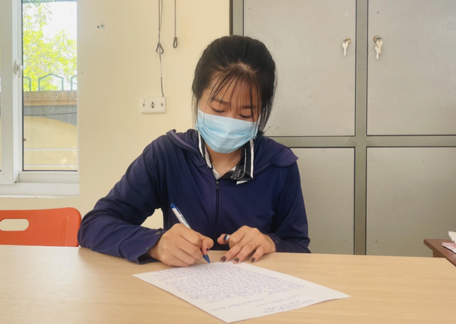 Cô gái đi xin clip sex rồi đăng lên trang cá nhân Facebook để... tăng tương tác-1