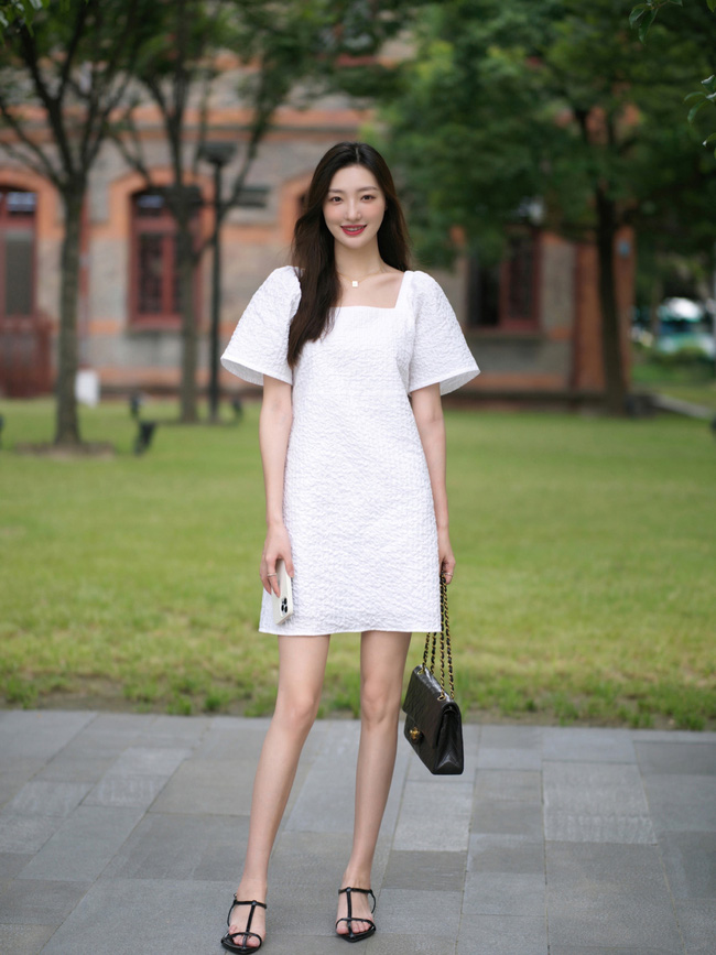 Street style Châu Á: Loạt quý cô khoe dáng với quần cạp cao nhưng vẫn có pha mặc lỗi-3