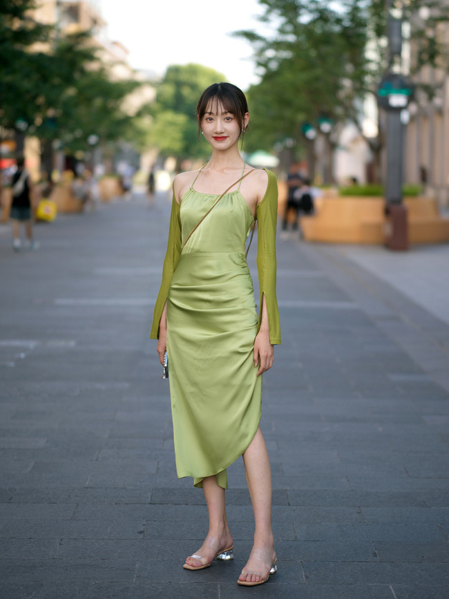 Street style Châu Á: Loạt quý cô khoe dáng với quần cạp cao nhưng vẫn có pha mặc lỗi-7