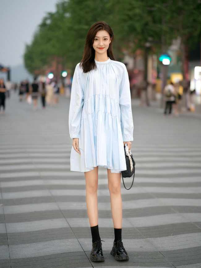Street style Châu Á: Loạt quý cô khoe dáng với quần cạp cao nhưng vẫn có pha mặc lỗi-10