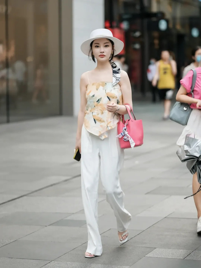 Street style Châu Á: Loạt quý cô khoe dáng với quần cạp cao nhưng vẫn có pha mặc lỗi-9