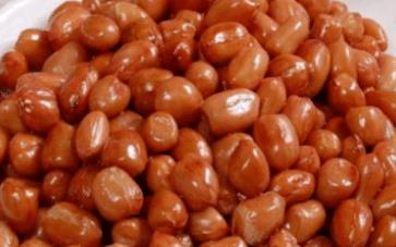 Thật sai lầm nếu rắc muối trực tiếp sau khi rang lạc! Chuyên gia chỉ dùng mẹo này thôi, để bao lâu lạc vẫn giòn-6