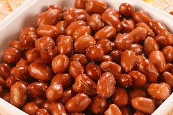 Làm lạc rang muối dùng dầu nóng hay lạnh, nhiều người làm sai khiến lạc bị cháy và nhanh ỉu-5