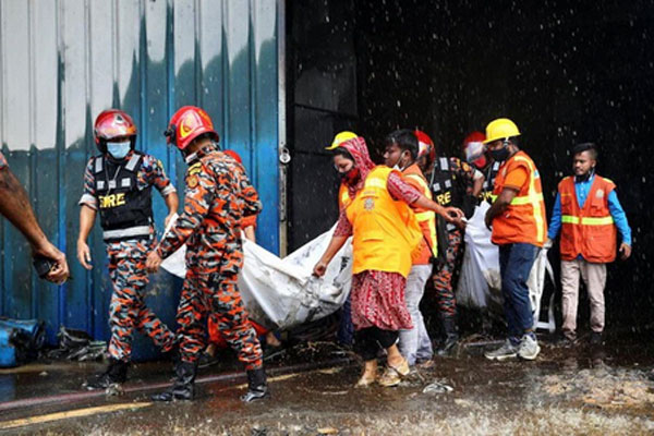 Cháy nhà máy thực phẩm Bangladesh, ít nhất 52 người chết tại chỗ-1