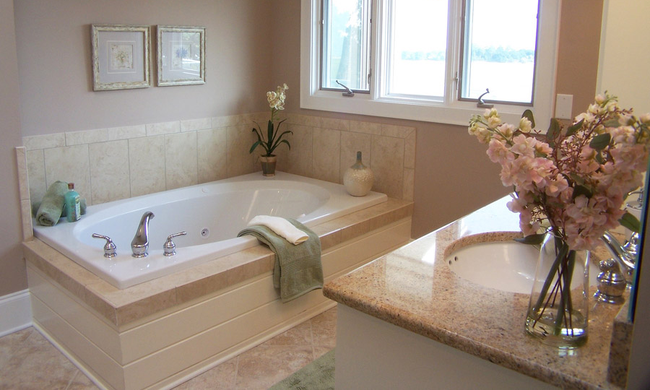 Chồng bỗng nhiên đi tắm cả tiếng đồng hồ, tận khi nhìn hóa đơn cuối tháng vợ mới nhận ra sự lạ và hành trình vạch trần chiêu trò tinh vi-2