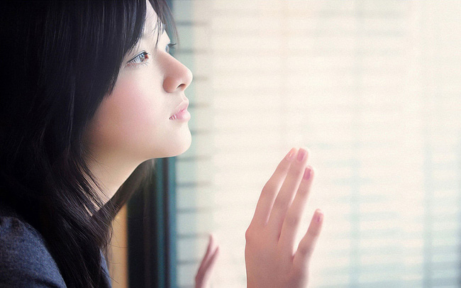 Biết tôi có bầu, chị dâu tặng cho tôi một món quà nhỏ, thứ bên trong khiến tôi bàng hoàng sửng sốt-1