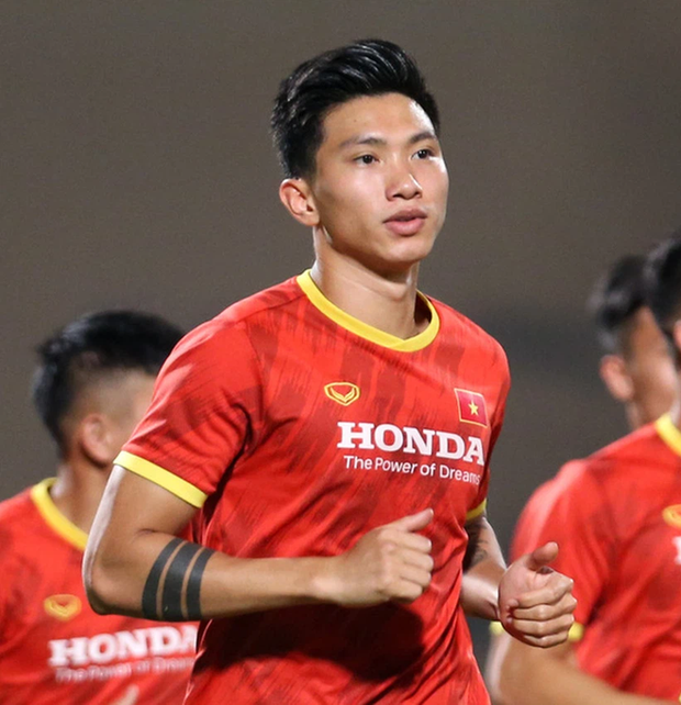 Văn Hậu đăng ảnh hùng hục tập luyện, nhìn body sao mà mê quá!-1